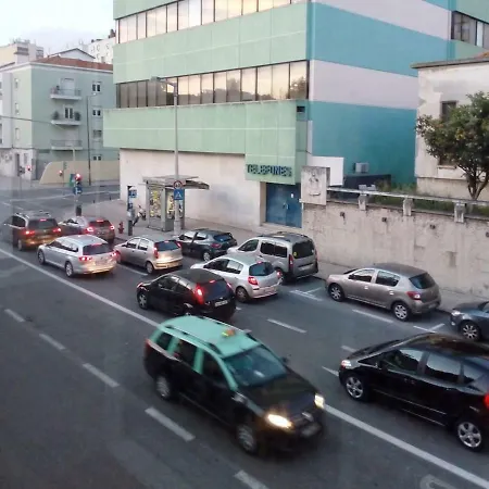 Апартаменты Famille Au Coeur De Lisbonne *